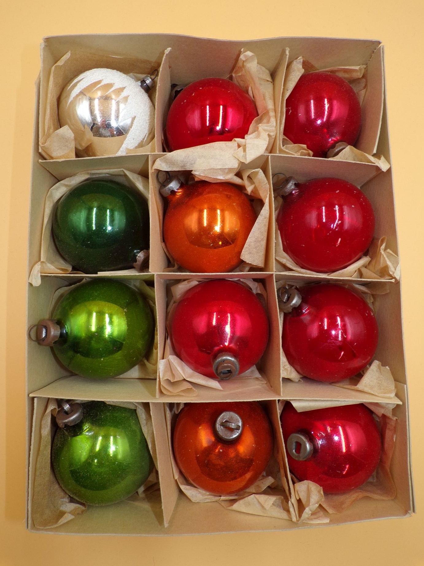 Schachtel Weihnachtskugeln Rot Grün Orange Silber 12 Stück DDR Lauscha