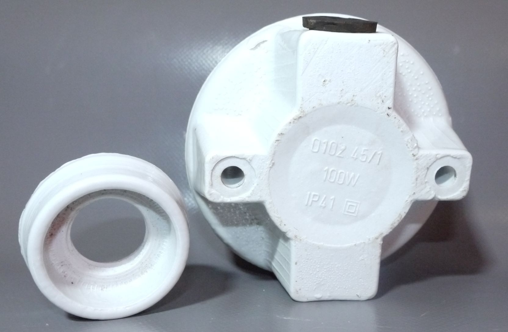 Alte Außenleuchte Porzellan Fassung alte Kugellampe IP41 Glas Weiss Bauhaus