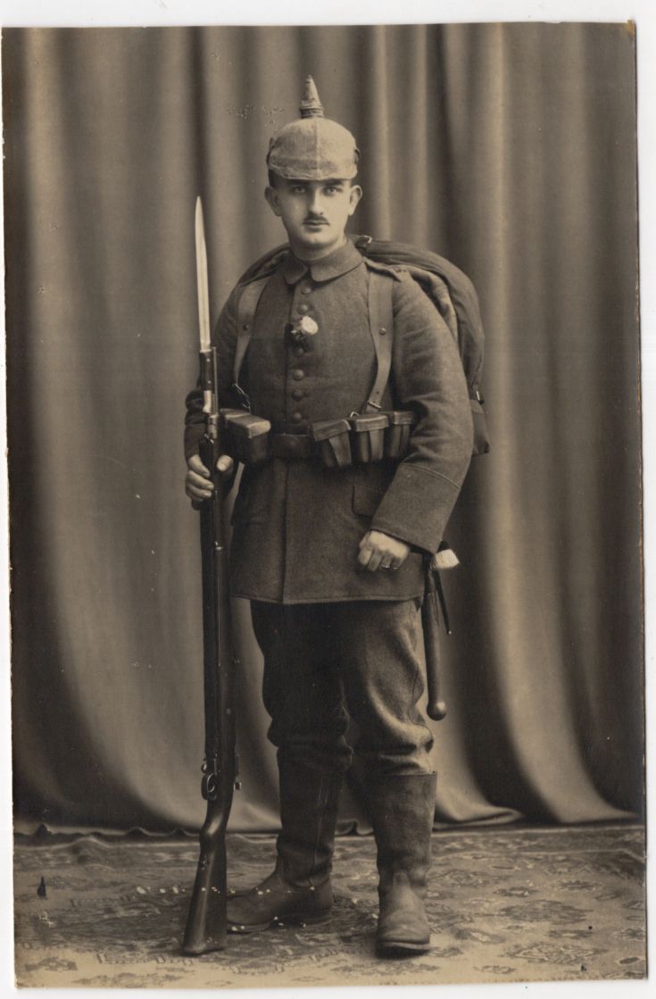 Foto Ak Soldat mit Bajonett 1 Wk Halberstadt 