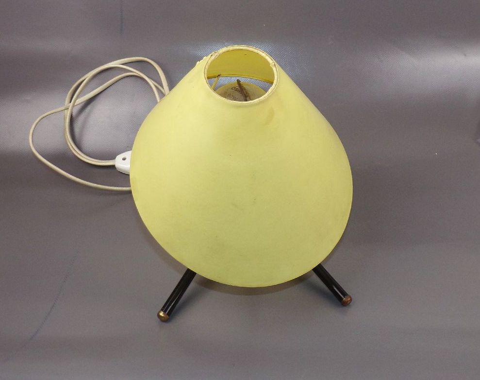 Alte Tischleuchte Dreibein E27 Gelb Vintage Retro Tütenlampe