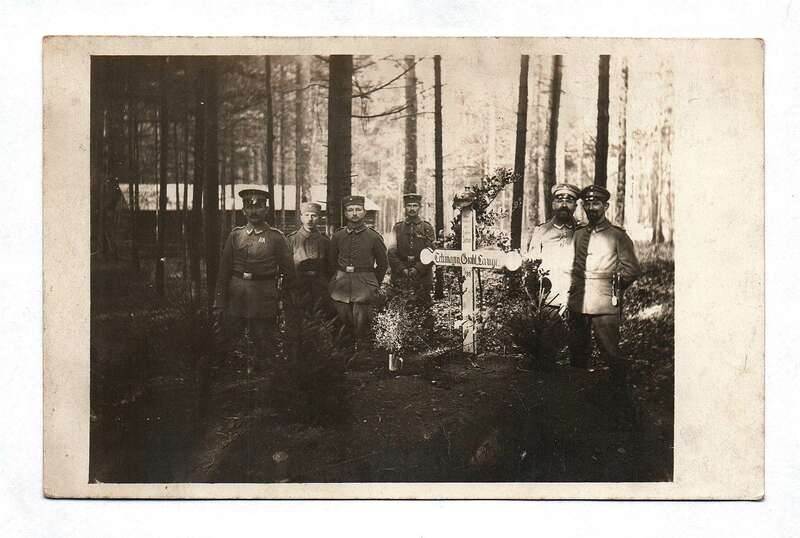 Ak Soldaten im Wald Grab 1914