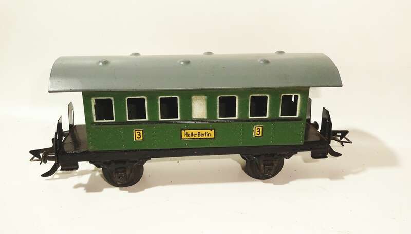 Zeuke Bahnen Personenwagen Spur 0 Blech 