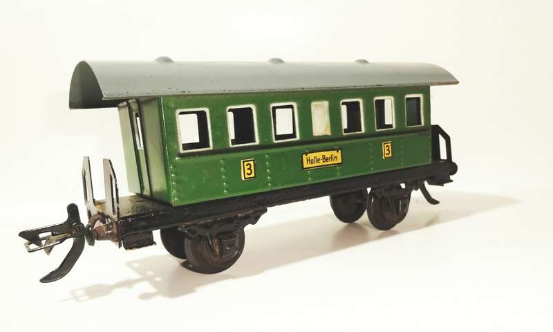 Zeuke Bahnen Personenwagen Spur 0 Blech 
