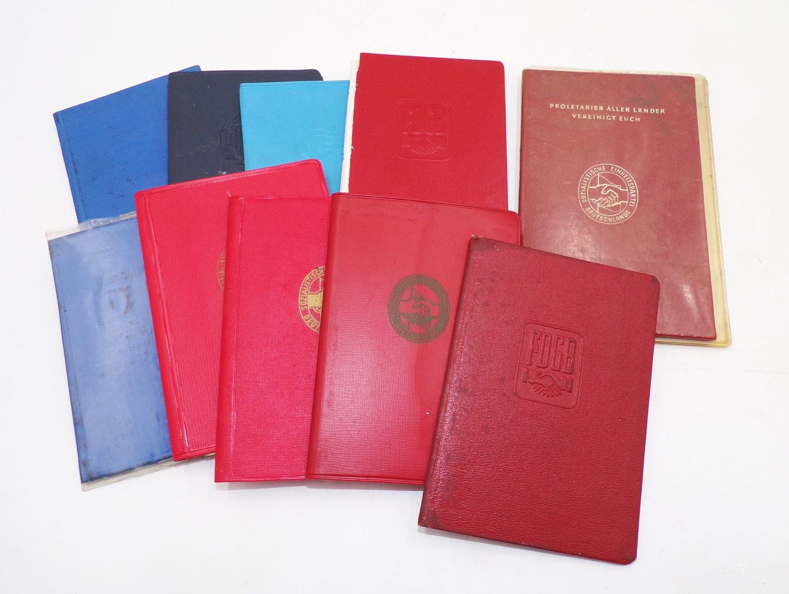 DDR Mitgliedsbücher mit Marken SED Sportbund FDGB 