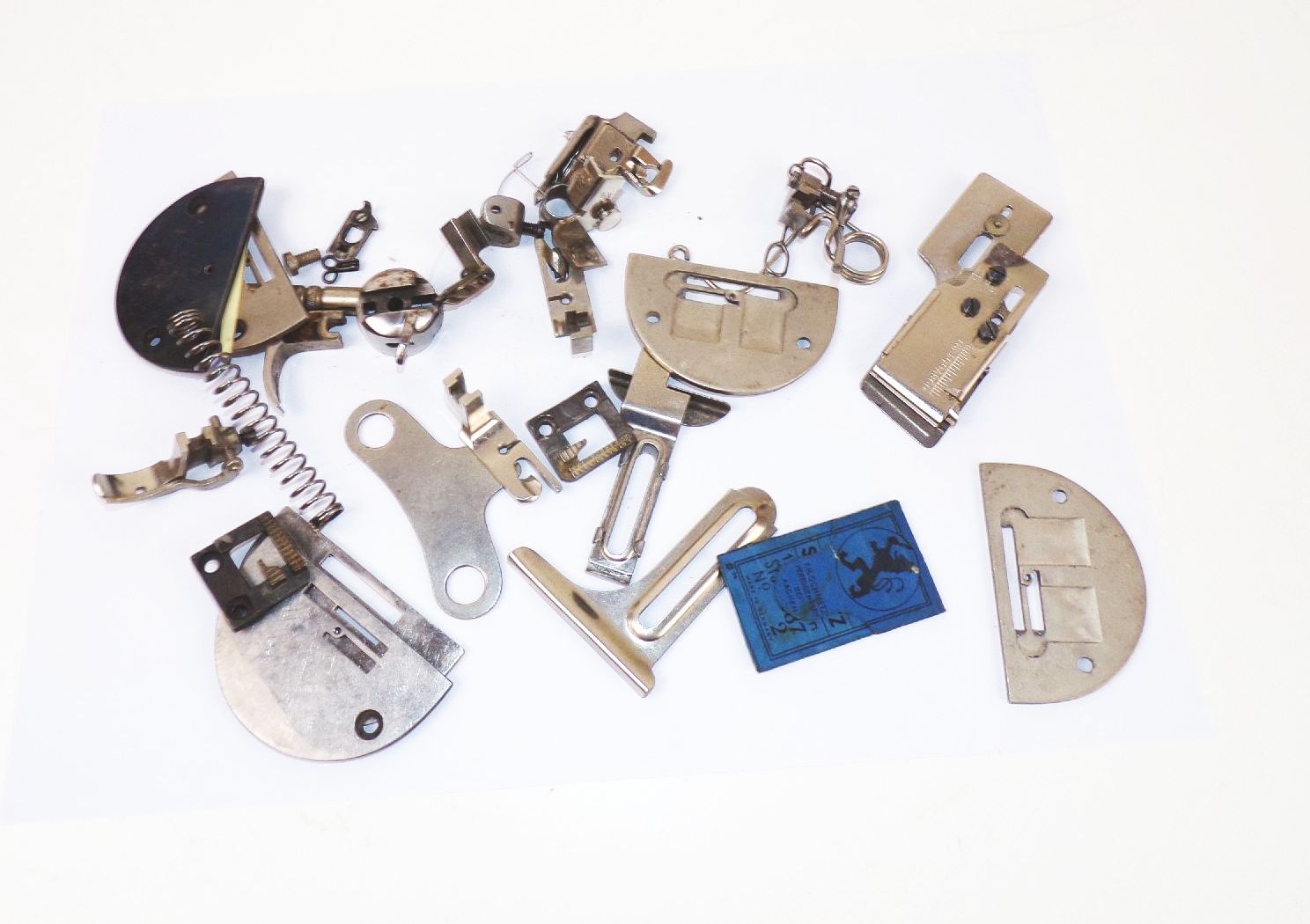 Alte Blechdose Seidel und Naumann Dresden mit Nähmaschinen Ersatzteile 