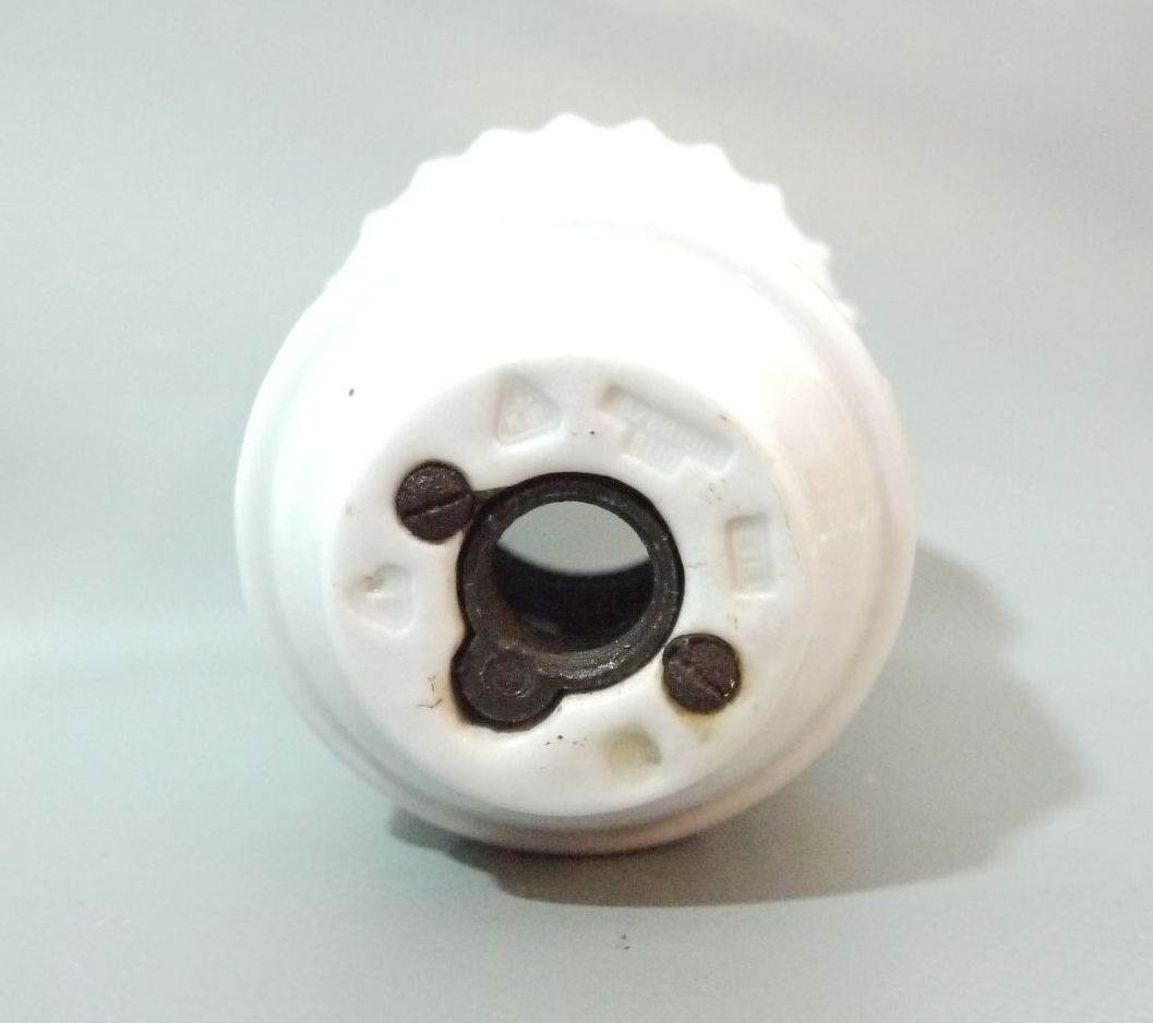 Altes Ersatzteil für E40 Lampenfassung Porzellan weiß 