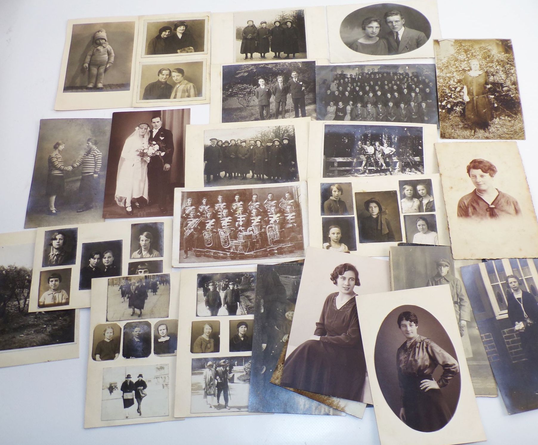 Foto Konvolut Heilsarmee Uniform Portraits um 1920 bis 1930er 