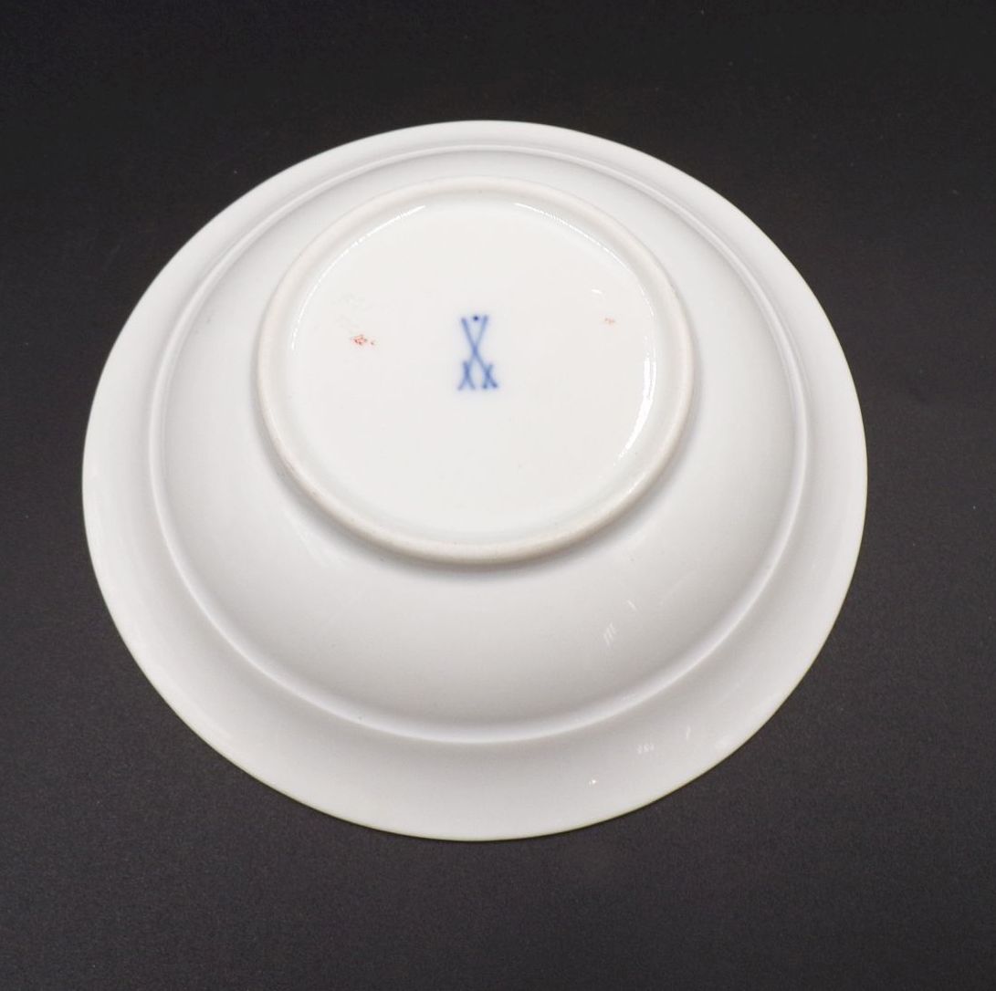 Altes Meissen Porzellan Tasse Untertasse blaue Blume Schwanenhals Altes Meissen Porzellan Tasse Untertasse blaue Blume Schwanenhals