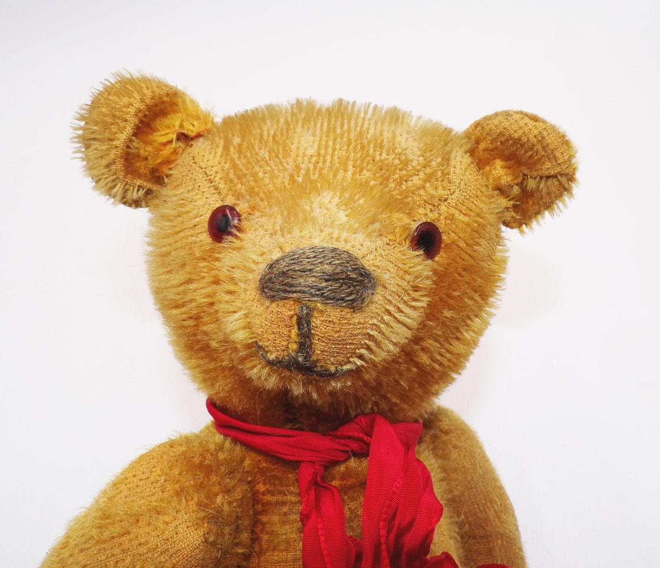 Alter Teddybär mit Glasaugen Alter Teddybär mit Glasaugen