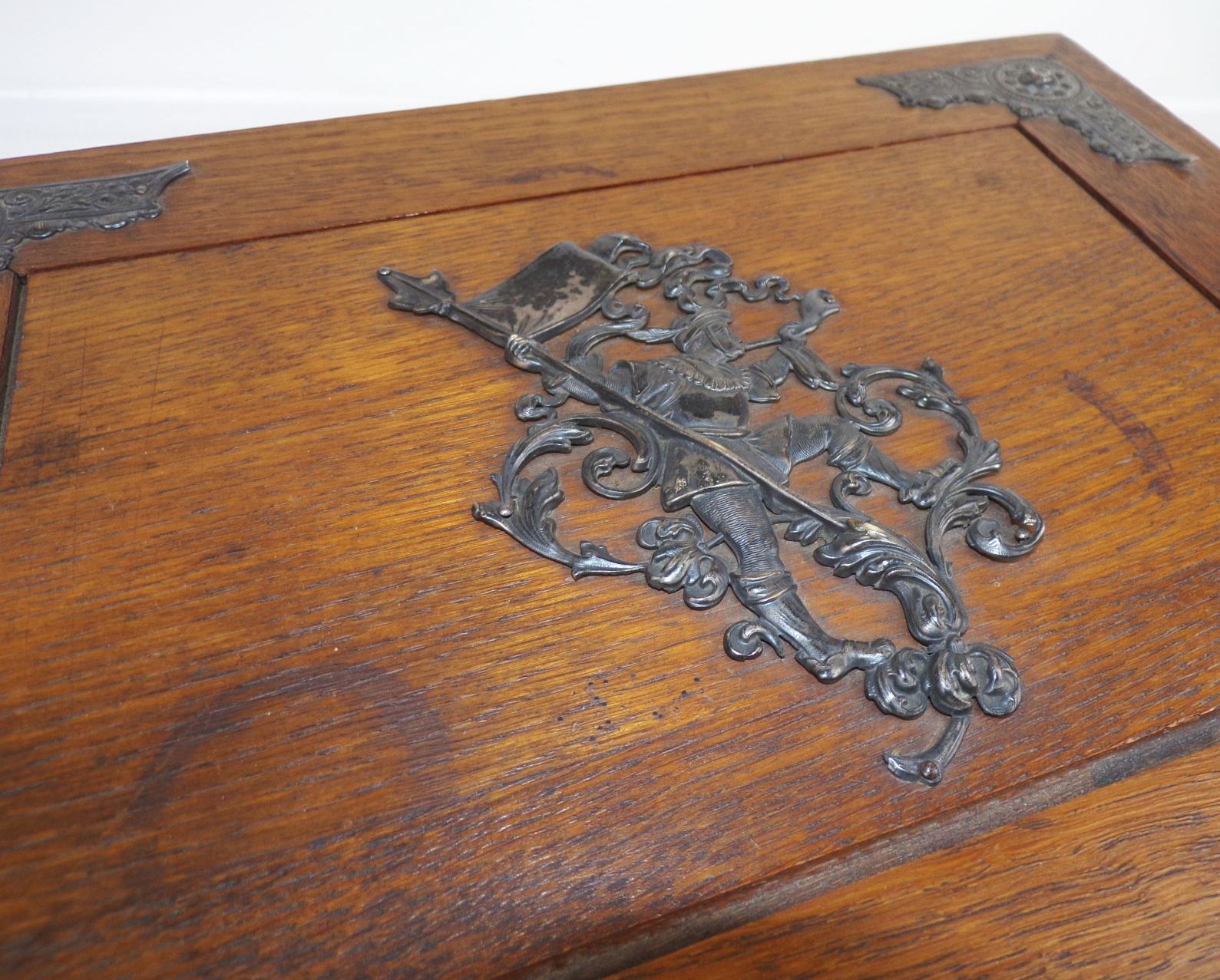 Alte Schatulle Box Aufbewahrung Antik schöne Beschläge um 1900