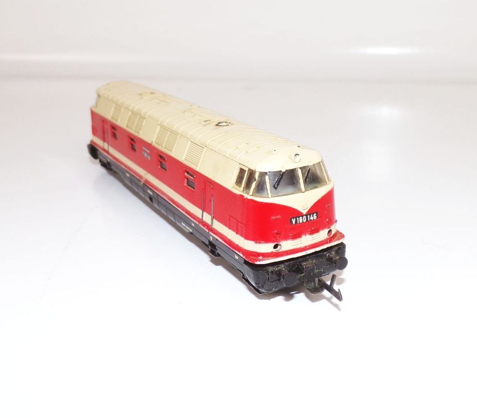Zeuke TT Bahnen Diesellok V180 mit OVP Zeuke TT Bahnen Diesellok V180 mit OVP
