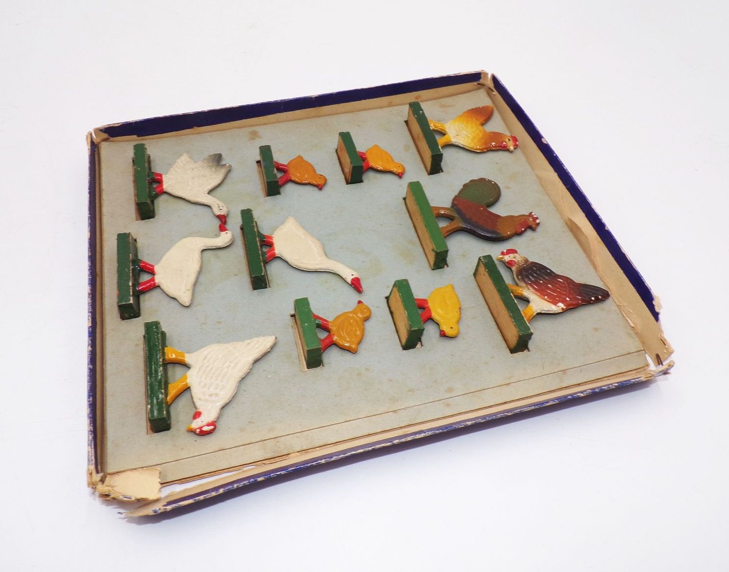 Alte Birkola Flachfiguren um 1930 Rosswein Hühner Hahn Gänse