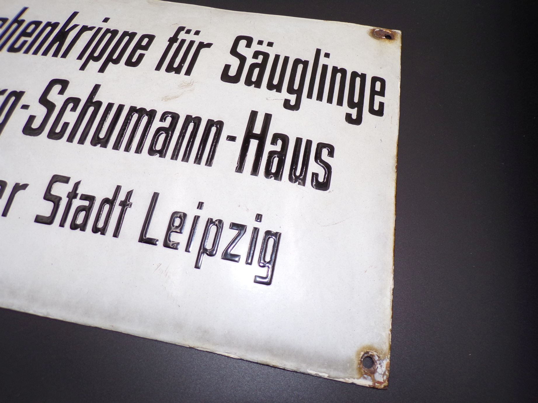 Altes Emailschild Wochenkrippe für Säuglinge Leipzig Schriftschild Deko Altes Emailschild Wochenkrippe für Säuglinge Leipzig Schriftschild Deko