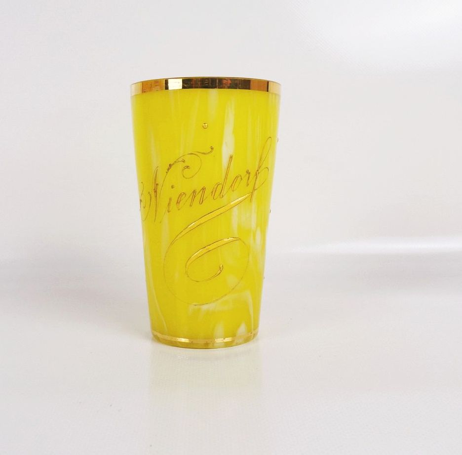 Altes Andenkenglas Niendorf um 1900 Gelb Weiß Emailmalerei Kröselglas