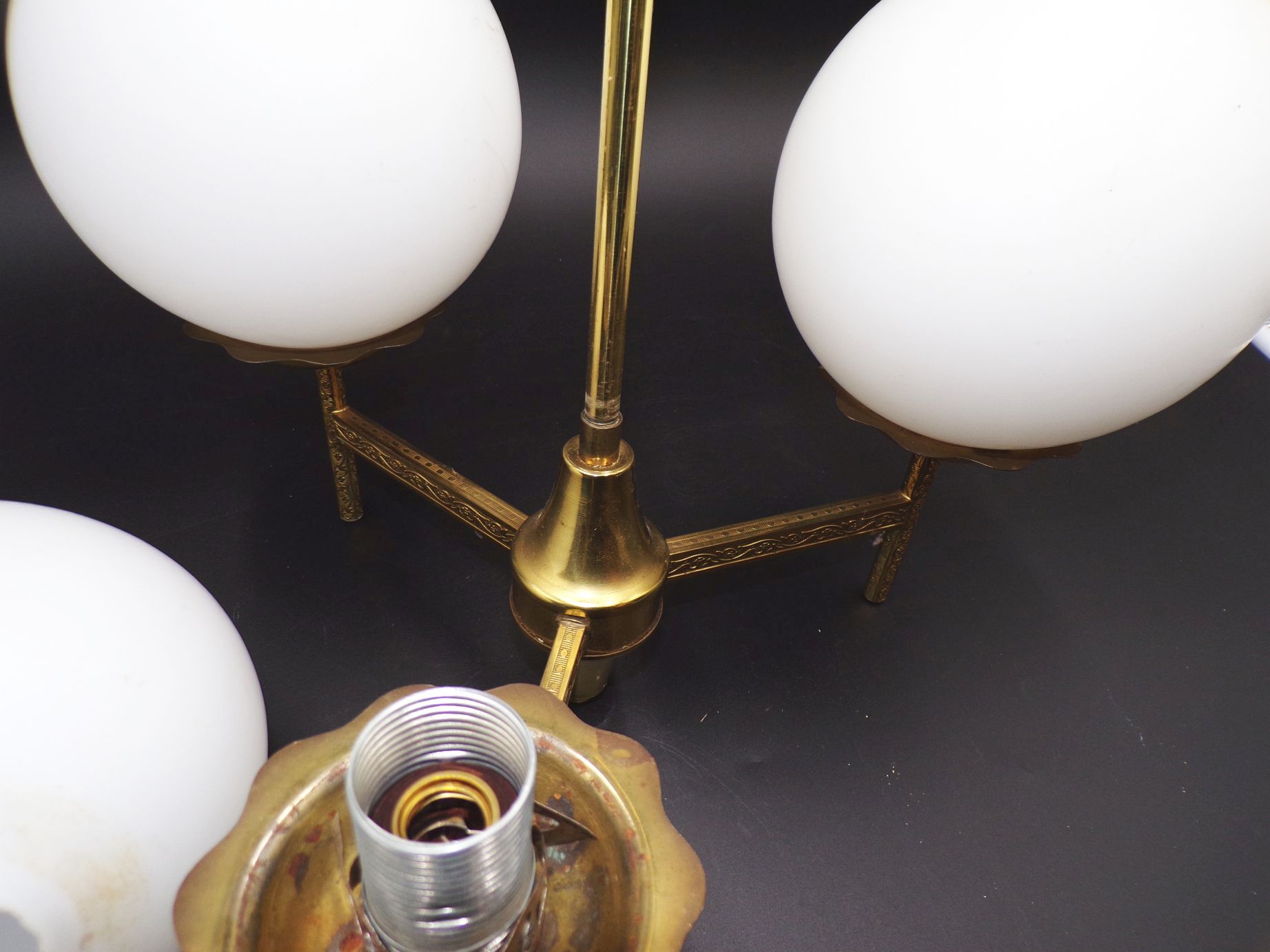 Edle Deckenlampe Kugel Weiß mit Messig 3er Deckenleuchte 