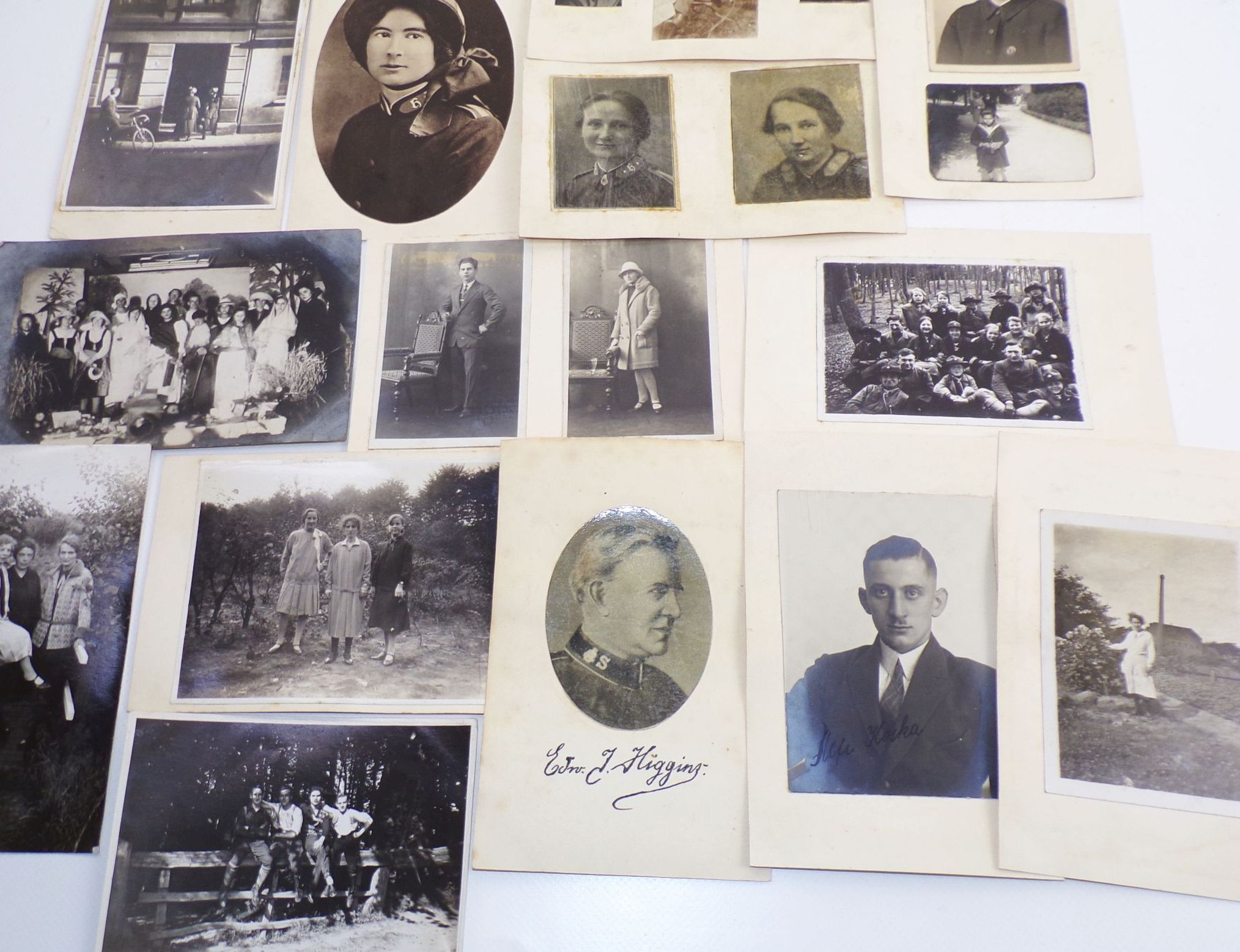Foto Konvolut Heilsarmee Uniform Portraits um 1920 bis 1930er 