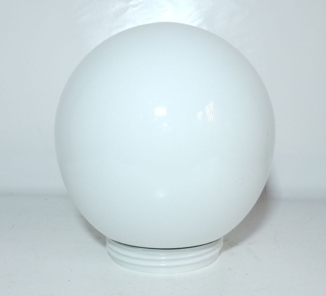 Alte Kugellampe IP41 Glas Weiß Außenlampe Porzellan Fassung schräg