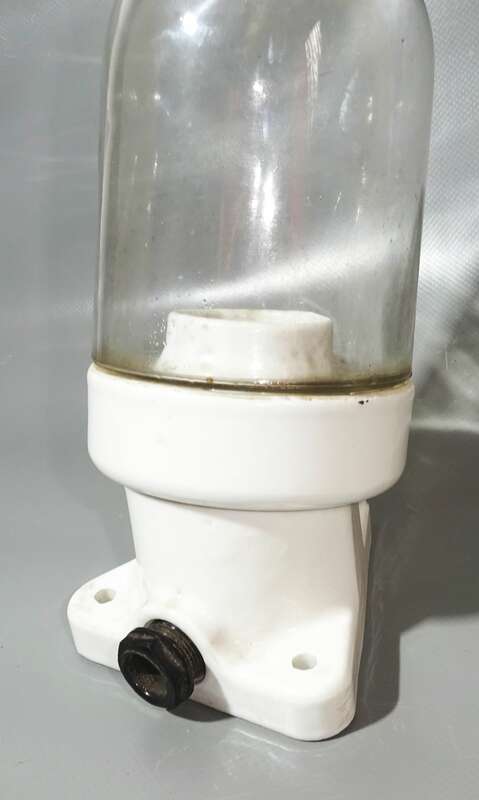 Alte Glaskolbenlampe Kellerlampe Porzellan Glas Loft Vintage