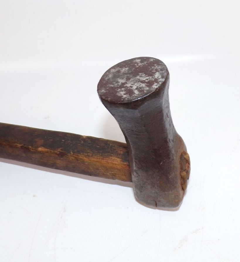 Alter Ziselierhammer Holzgriff handgeschmiedeter Hammer