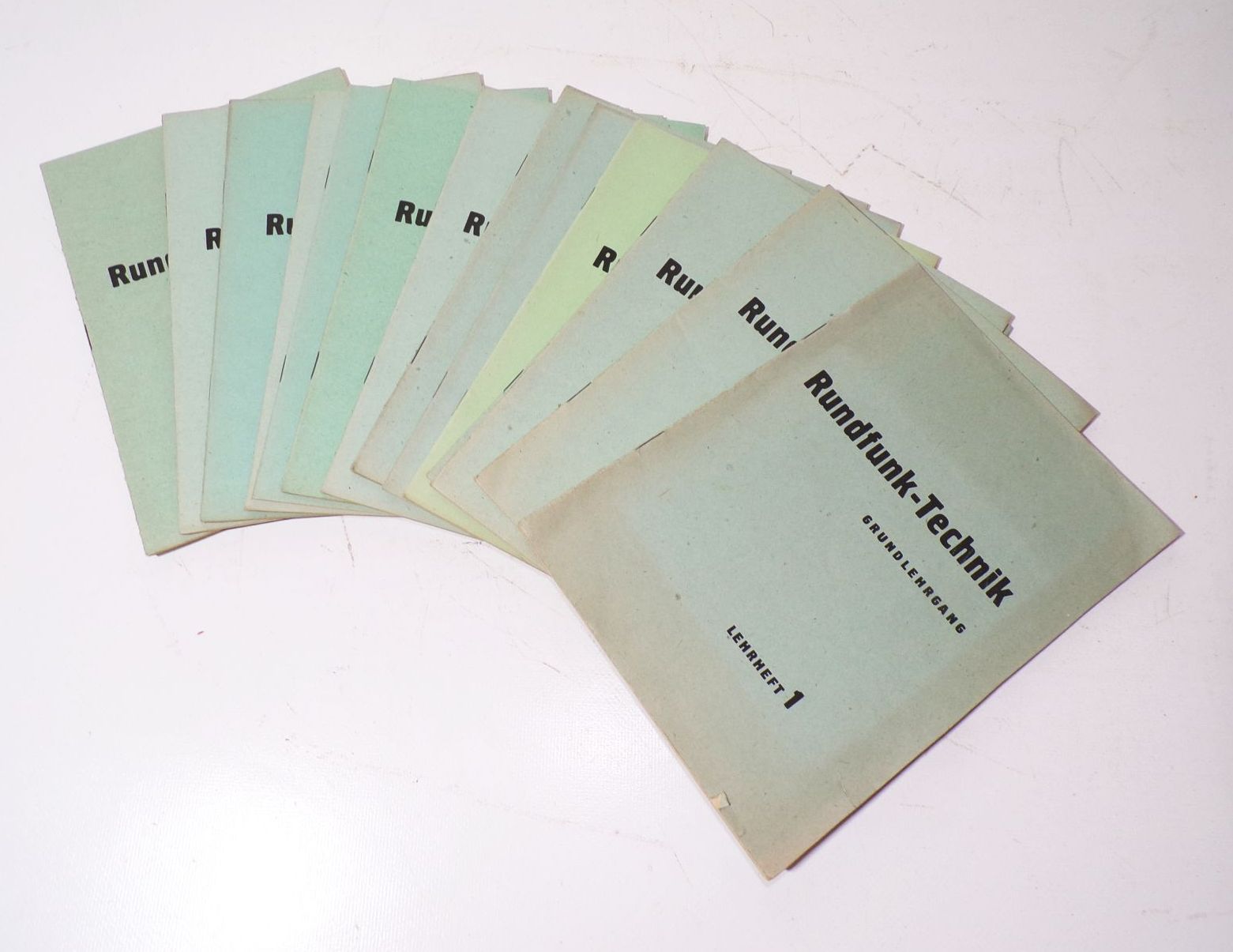 Radio Literatur Rundfunk Technik Lehrhefte Röhren Bastelbuch Schaltungsliste