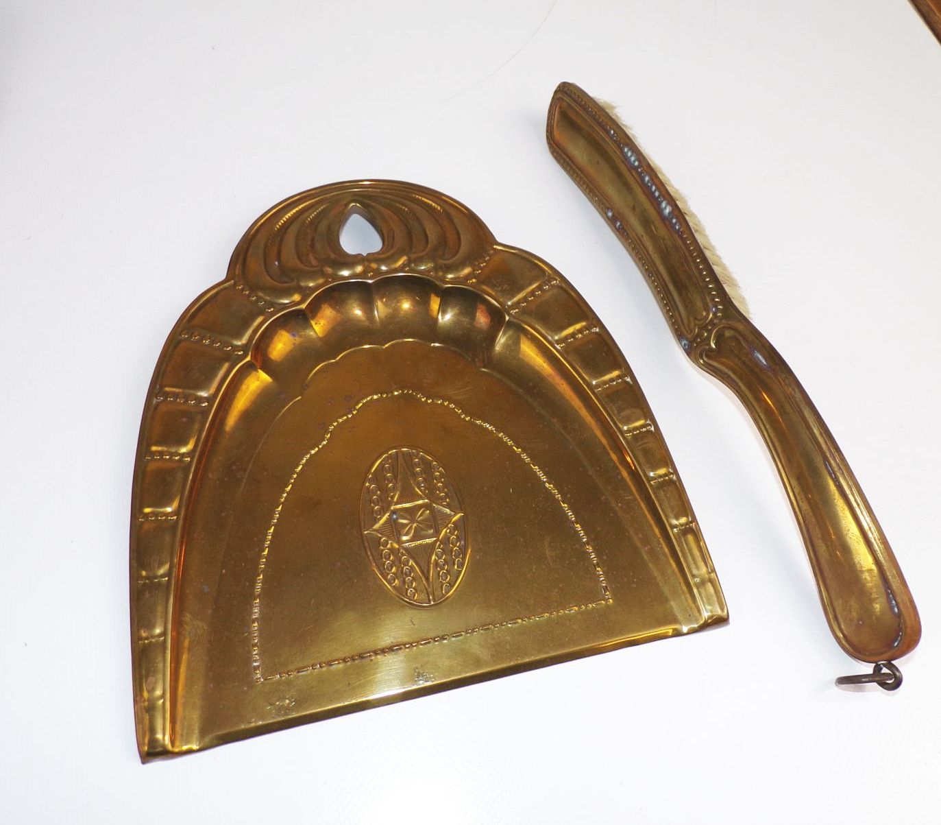 Altes Kehrzeug Kehrgarnitur Handfeger Schaufel Messing Deko 