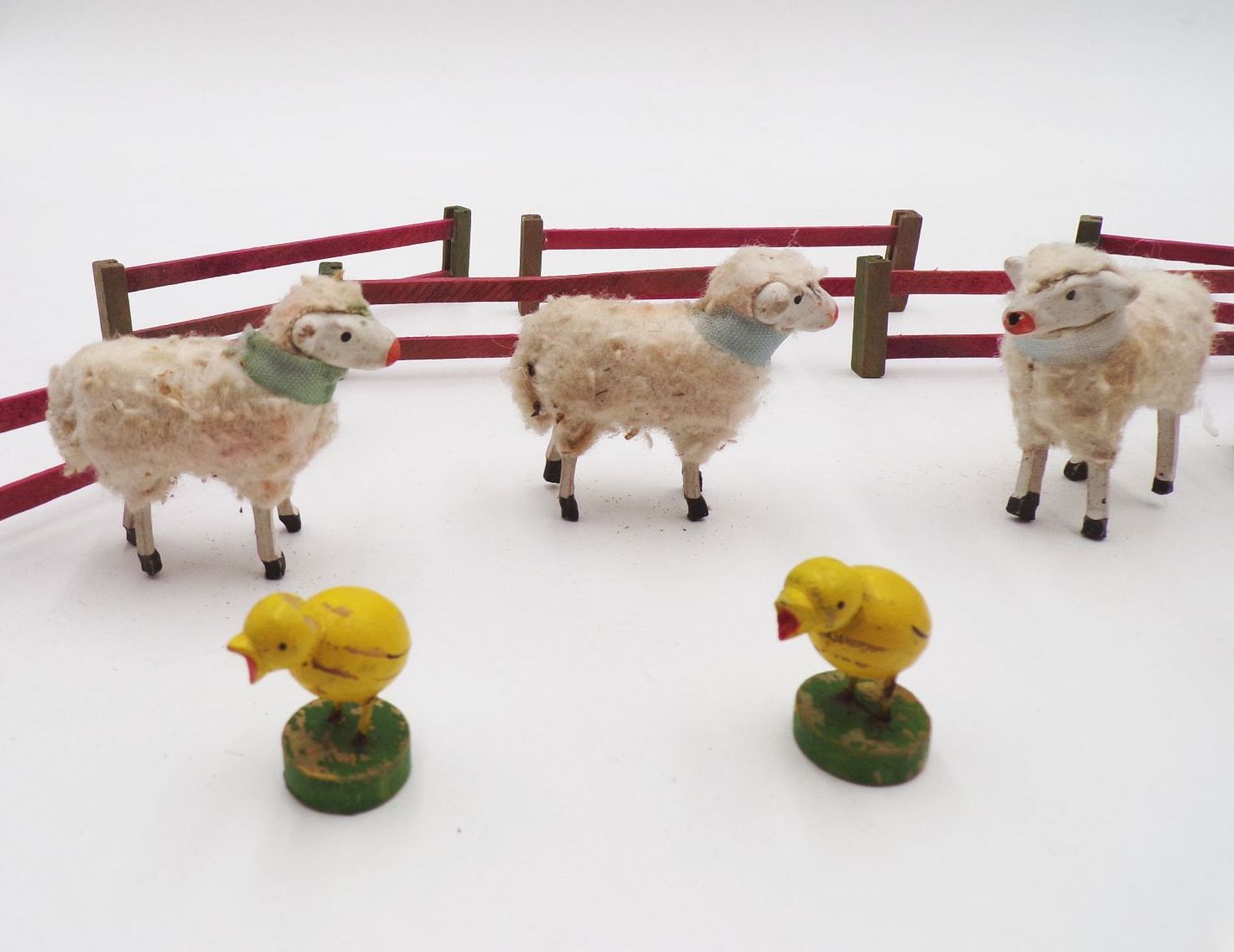 Alte Erzgebirge Wollschafe Zaun Teile Küken 