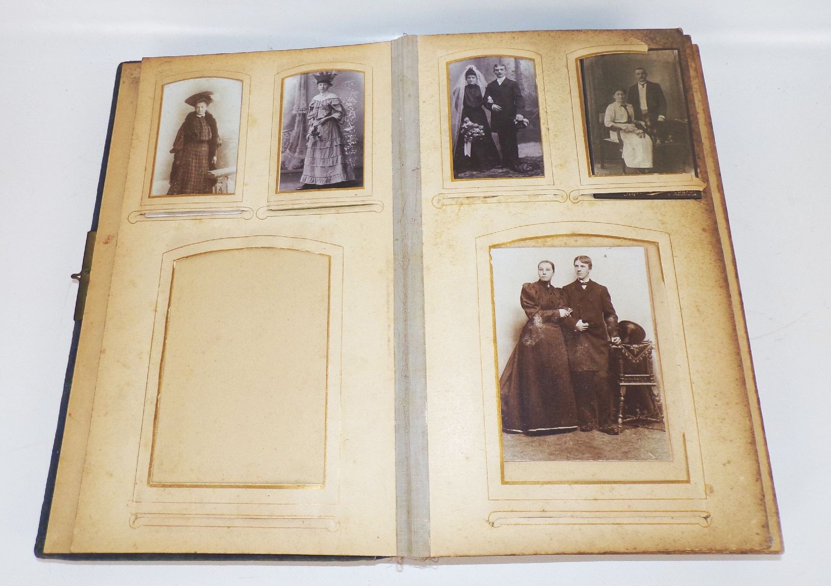 Altes Fotoalbum CDV Fotos um 1900 Altes Fotoalbum CDV Fotos um 1900