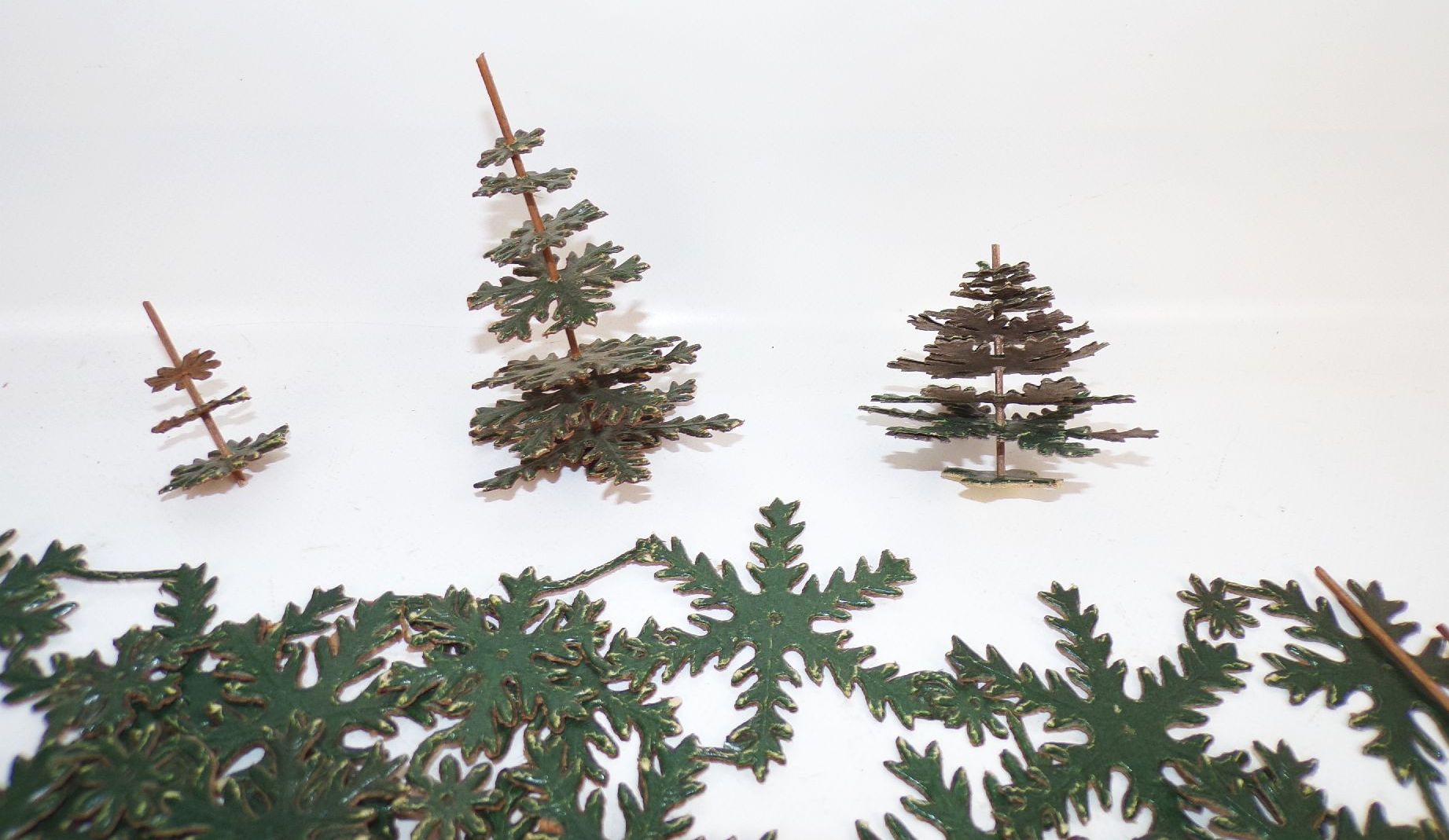 Dresdner Pappe Weihnachtsbaum Christbaum Tannenbaum Puppenstube vor 1945 Rester