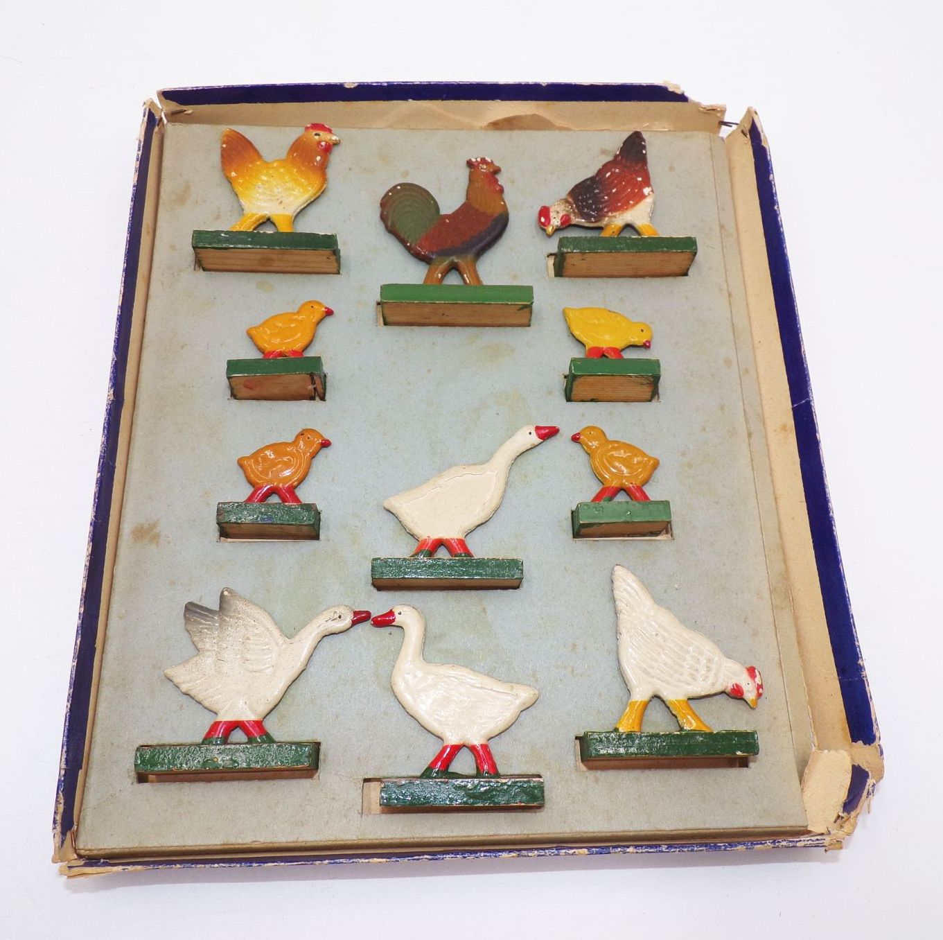 Alte Birkola Flachfiguren um 1930 Rosswein Hühner Hahn Gänse
