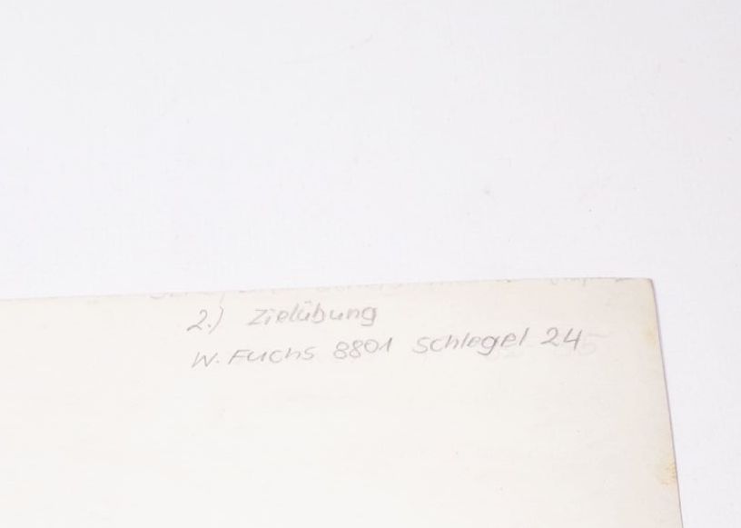 Foto NVA Soldat Blumentarn zielt mit AK47 NVA Volksarmee Fotografie