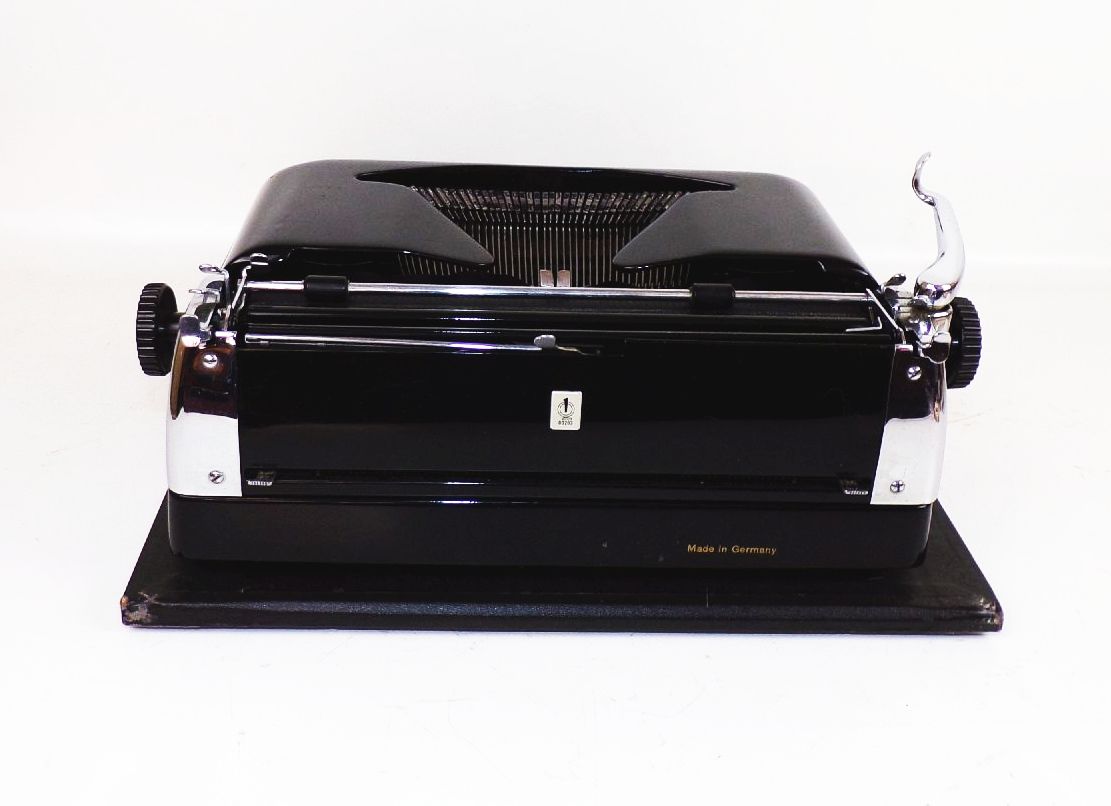 Erika Schreibmaschine mit Koffer schwarz typewriter