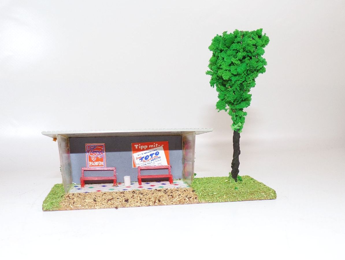 Temos Wartehalle Modell H0 mit Originalkarton