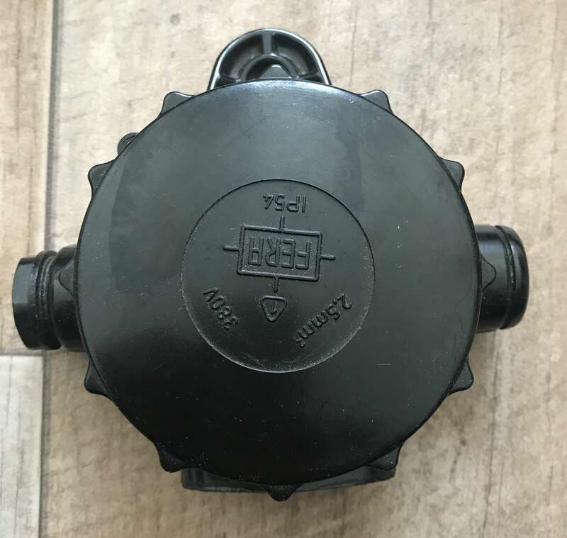 Alte Steckdosen Aufputz Klappe Lichtschalter DDR Verteilerdosen