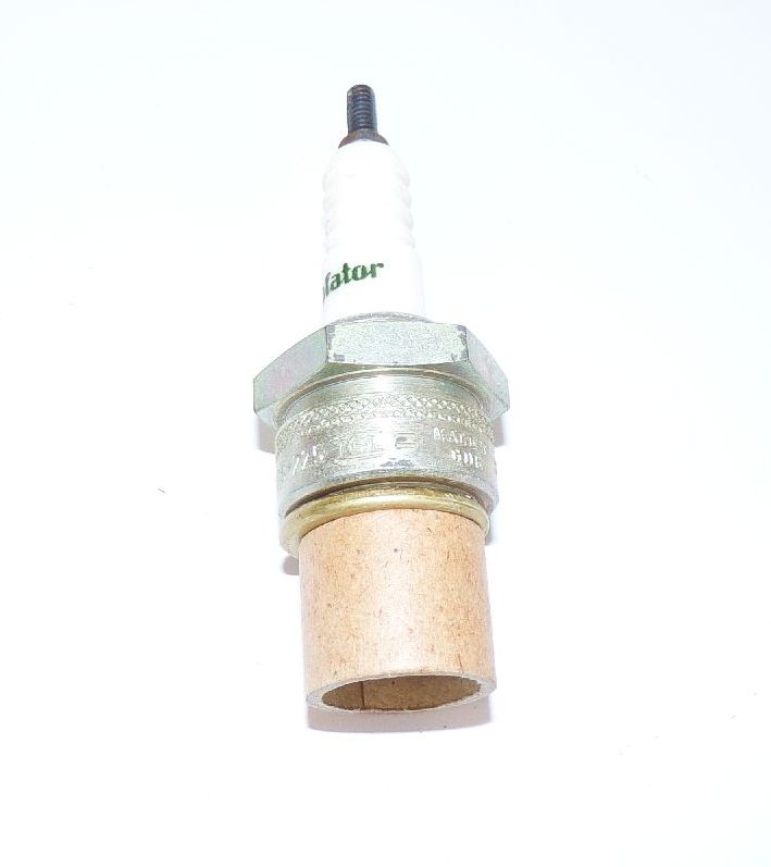 Zündkerze M18 - 225 Isolator DDR Originalkarton