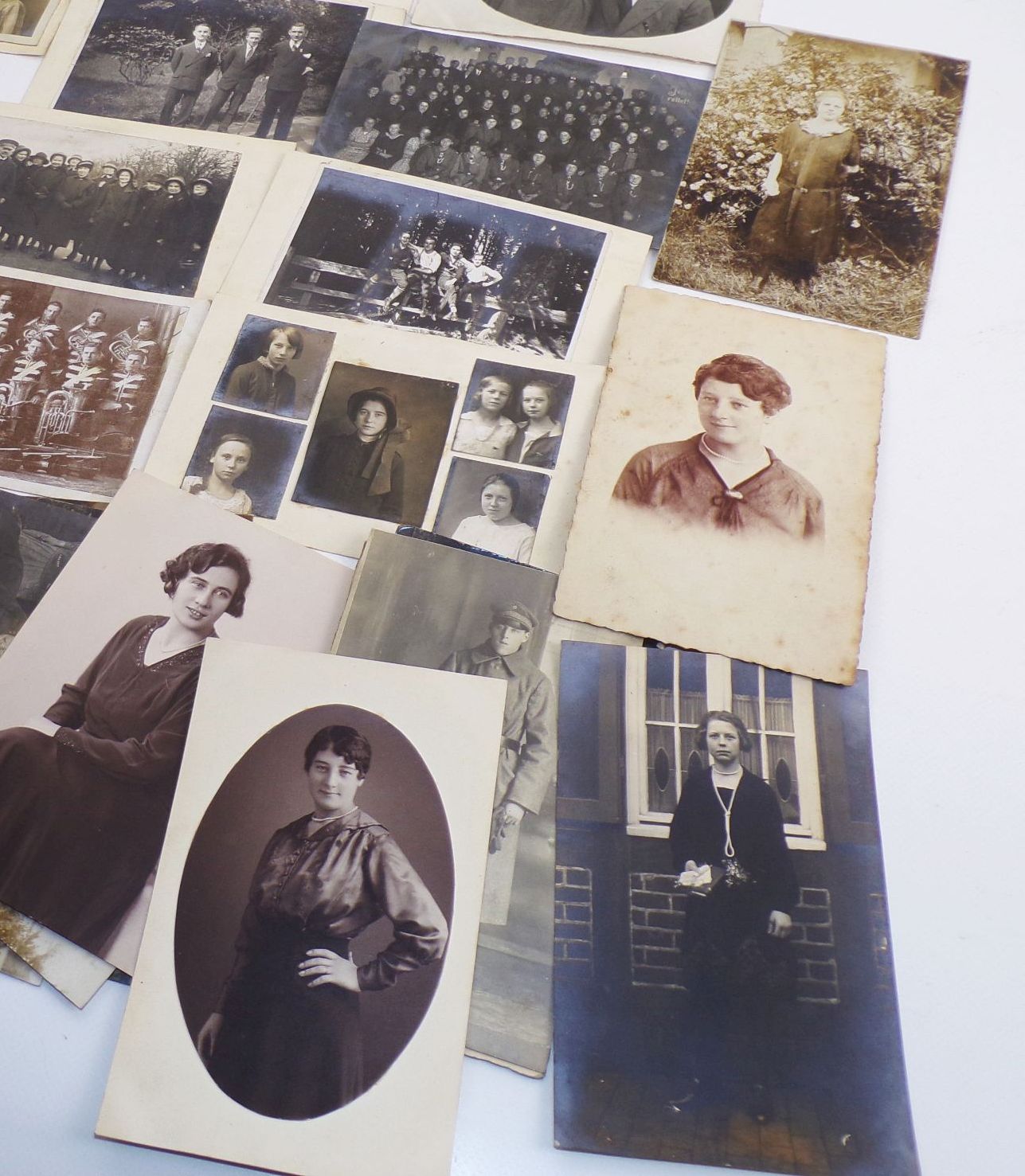 Foto Konvolut Heilsarmee Uniform Portraits um 1920 bis 1930er 