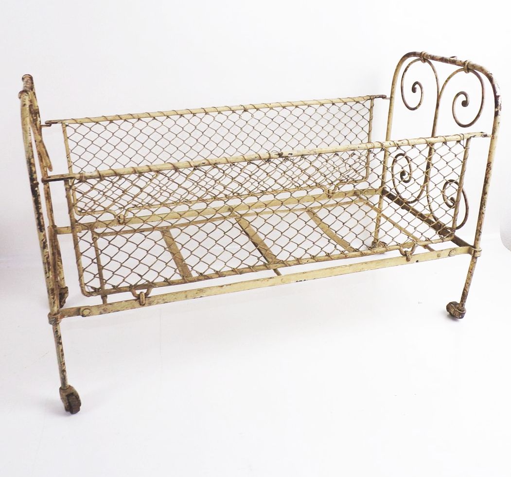 Altes Puppenbett Metall Shabby Vintage Deko Bett Antik