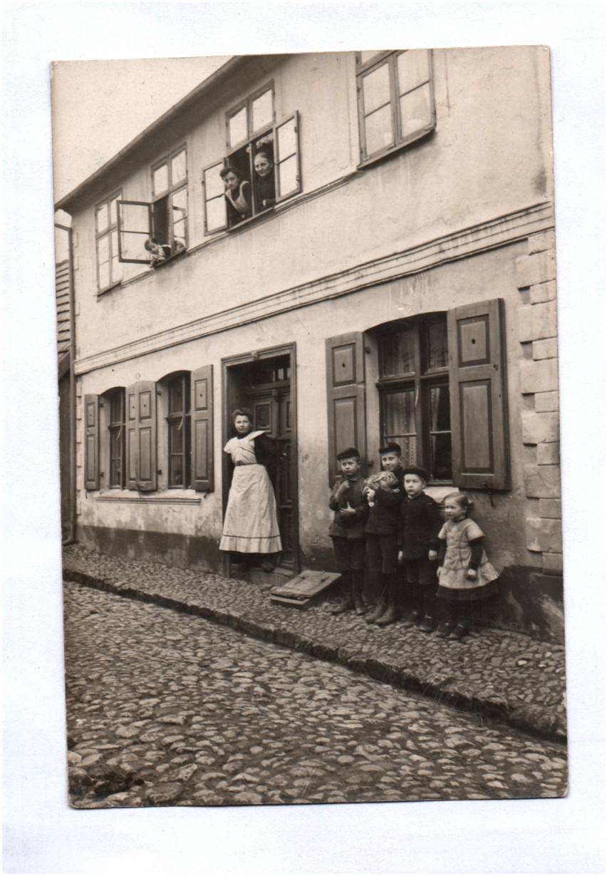 Foto Ak Tribsees 1914 Wohnhaus Personen