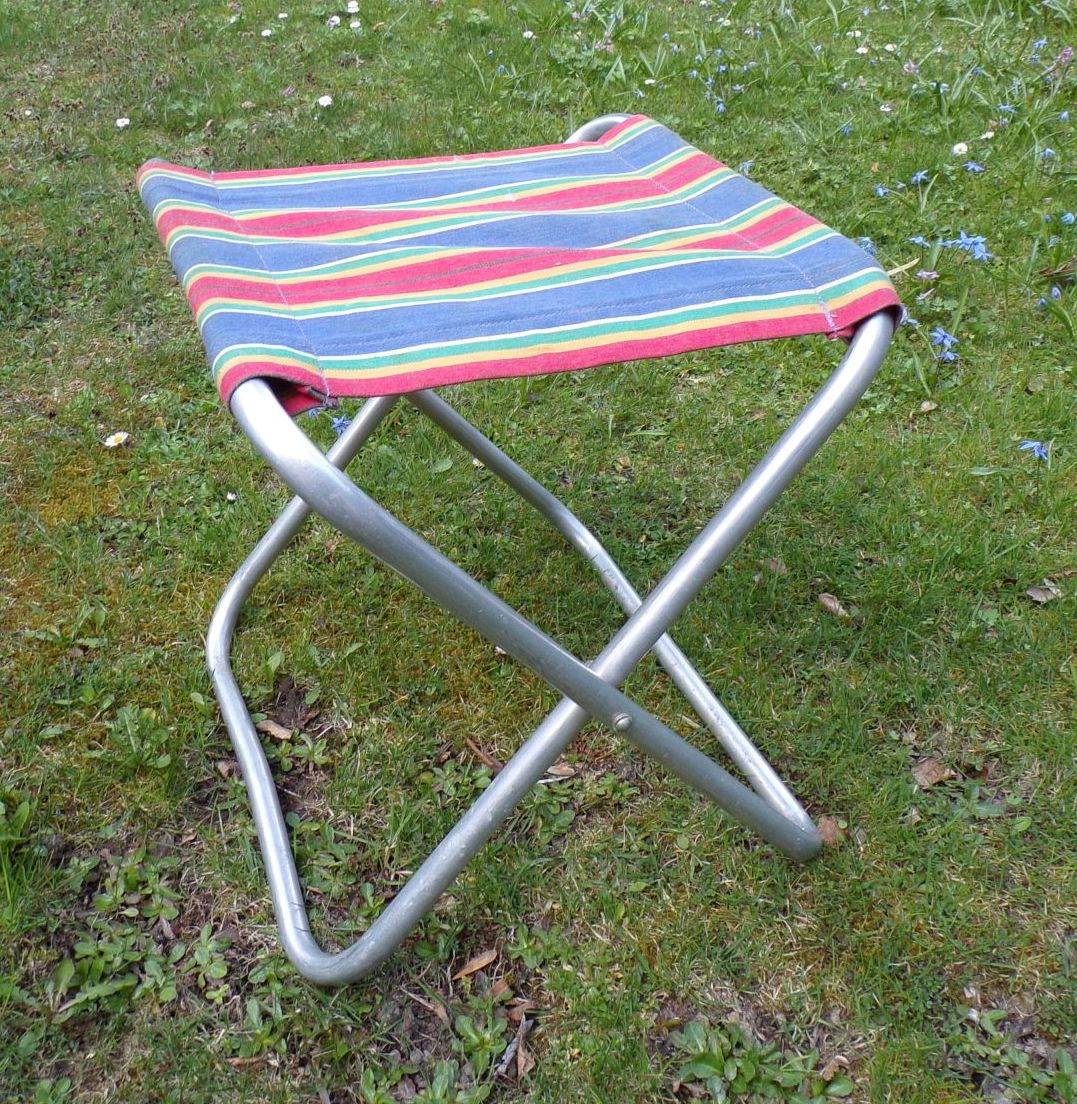 Alter Gartenhocker Klapphocker Anglerhocker faltbar Vintage DDR