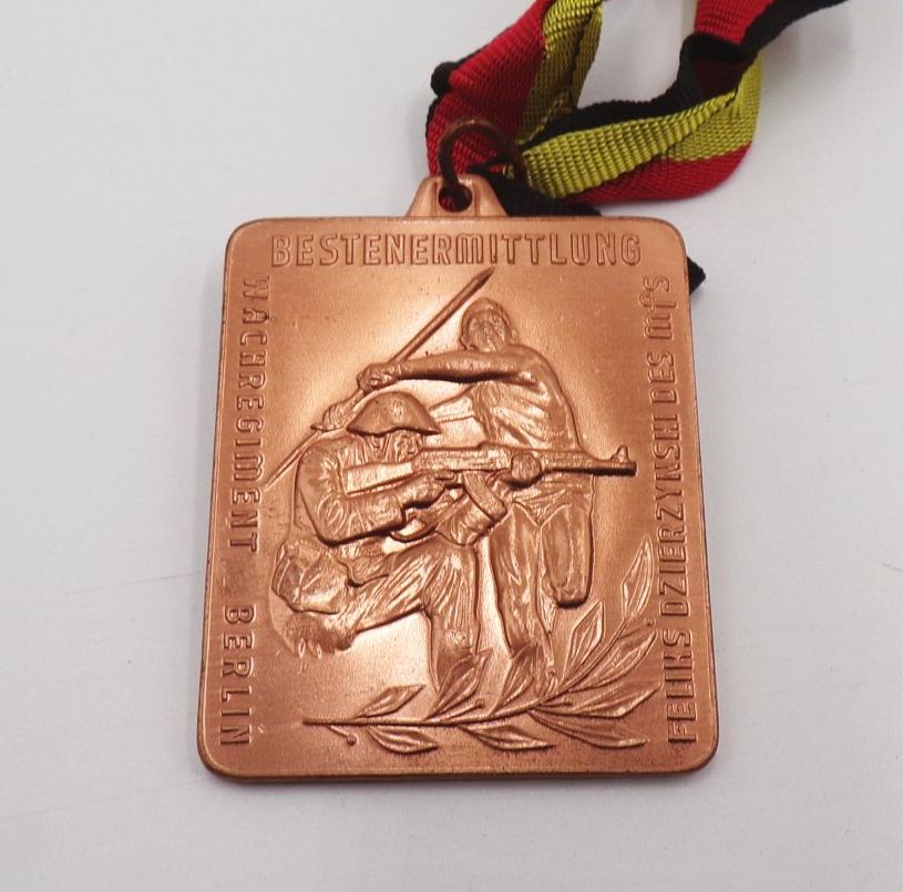 Medaille Bestenermittlung Wachregiment Felix Dzierzynski Berlin Bronze Stufe Medaille Bestenermittlung Wachregiment Felix Dzierzynski Berlin Bronze Stufe