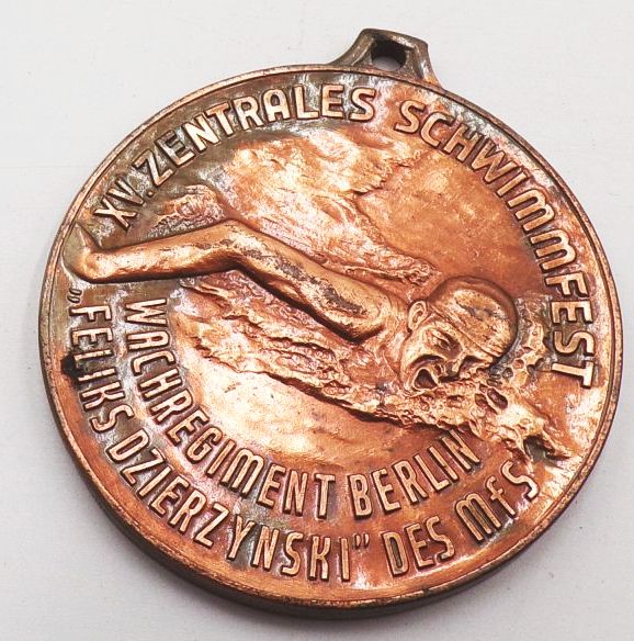 Medaille XV Zentrales Schwimmfest Wachregiment Felix Dzierzynski des MfS SG Dynamo