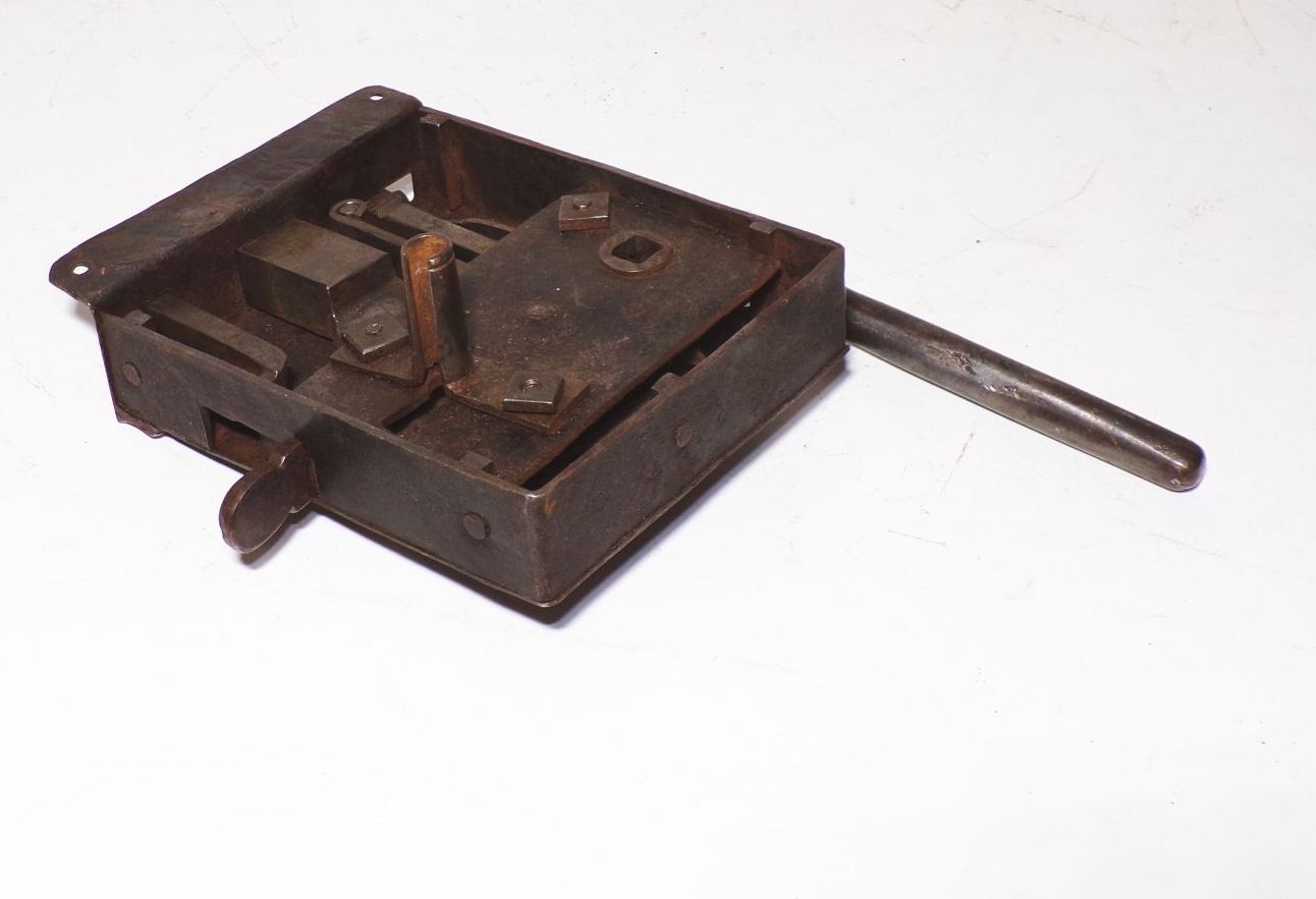 Türschloss aus Eisen mit Schlüssel uralt Kastenschloss 