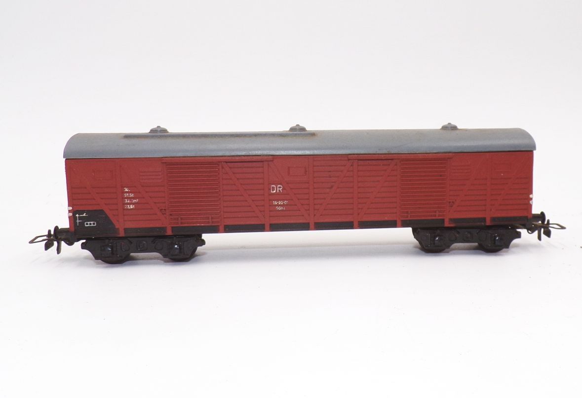 Piko Güterwagen gedeckt DR braun Spur H0 4achser