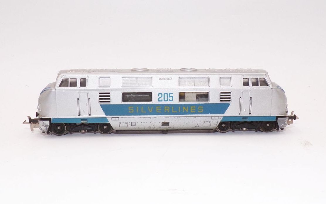 Zeuke TT Diesellok Silverlines 205 Lok und 3 Wagen Zeuke TT Diesellok Silverlines 205 Lok und 3 Wagen