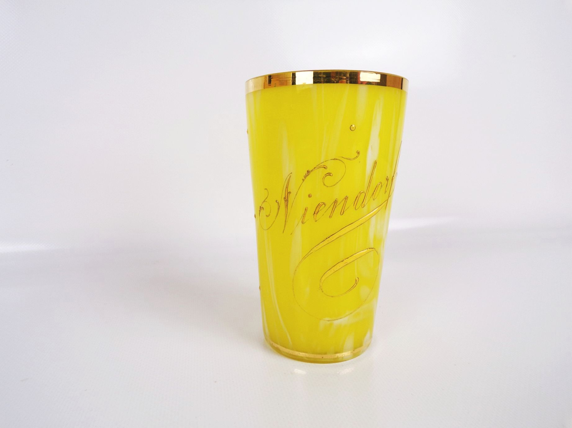 Altes Andenkenglas Niendorf um 1900 Gelb Weiß Emailmalerei Kröselglas Altes Andenkenglas Niendorf um 1900 Gelb Weiß Emailmalerei Kröselglas