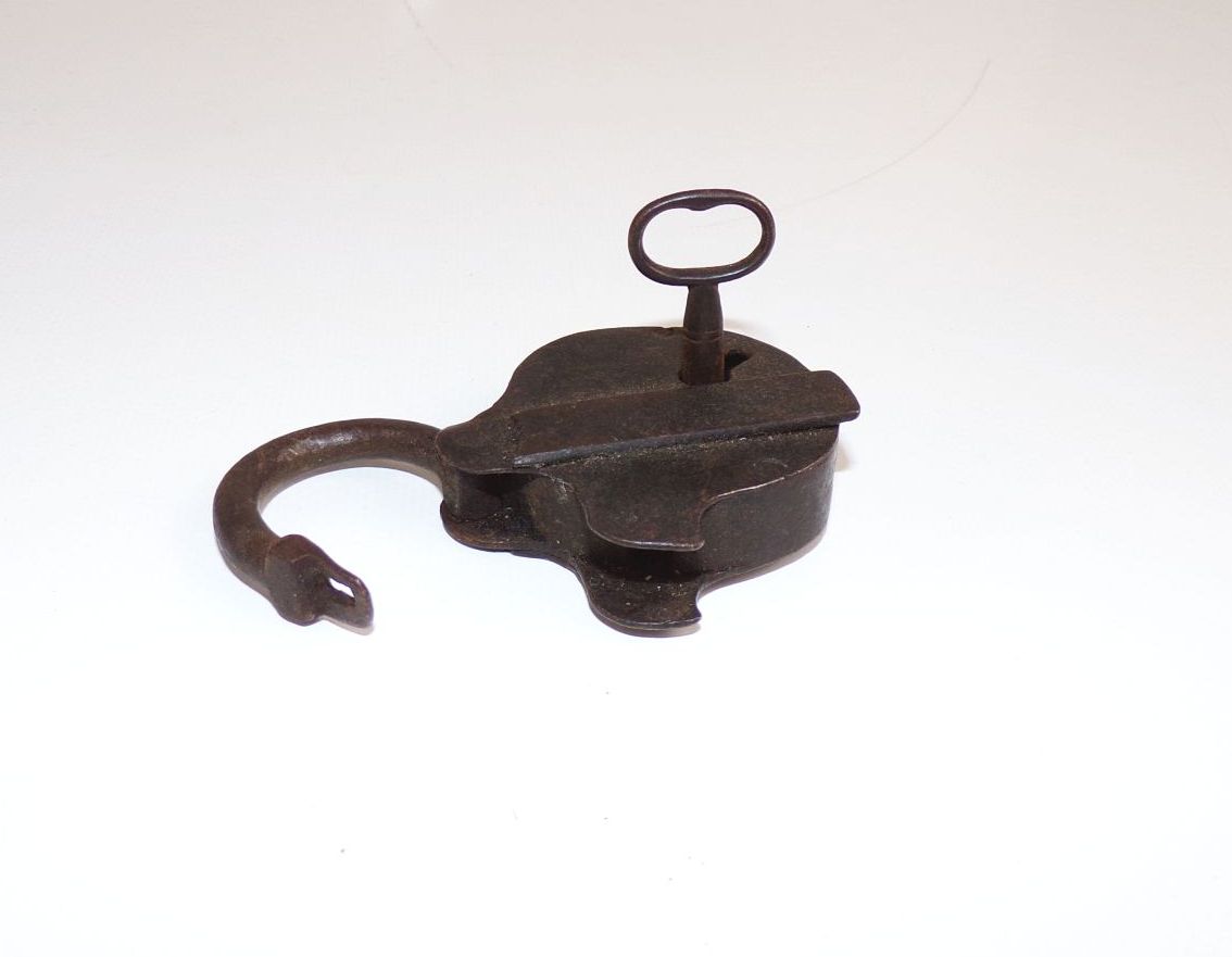 Altes Vorhängeschloss mit Schlüssel Geschmiedet Vintage Bügelschloss 