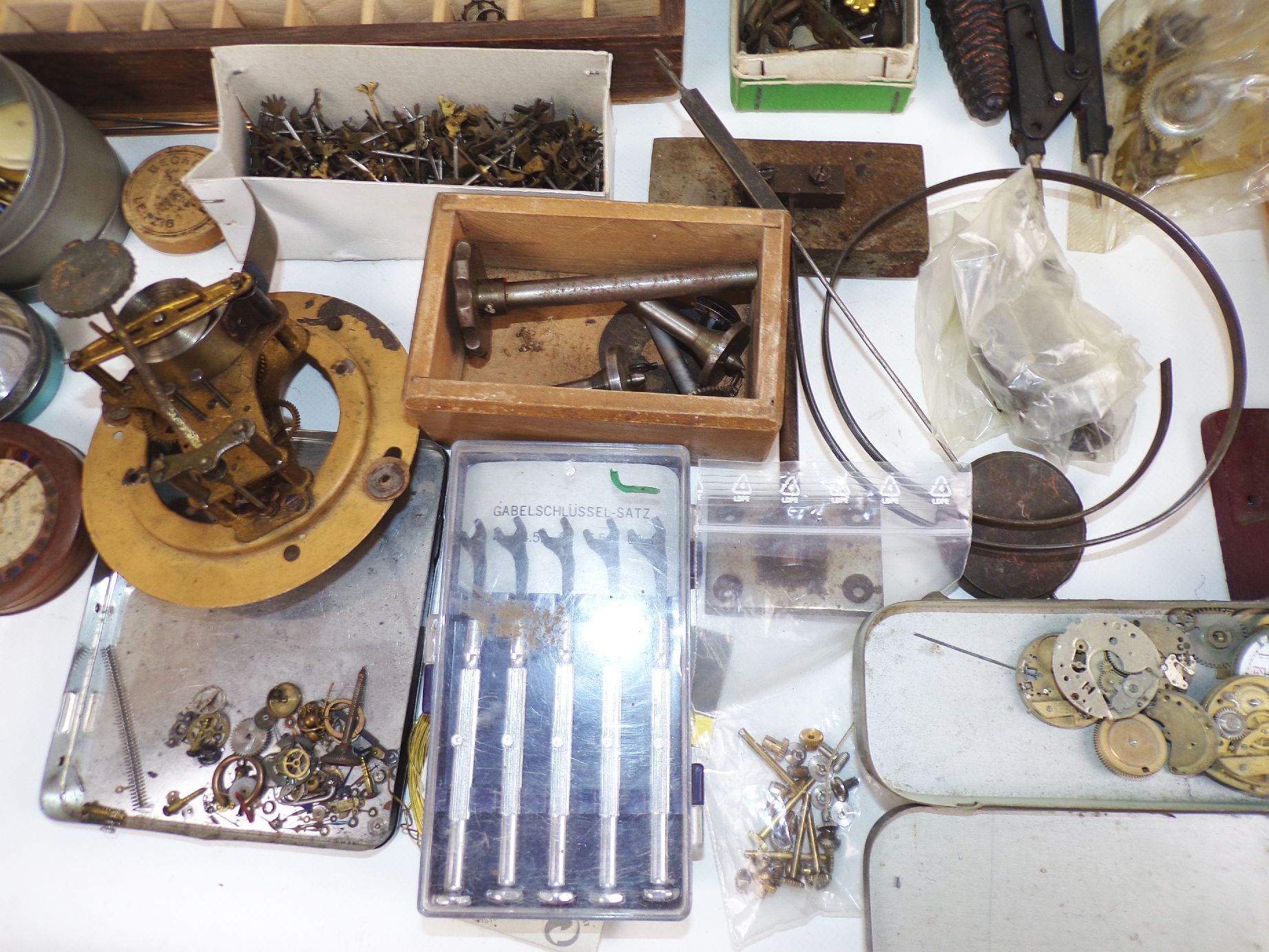 Konvolut Uhrmacher Ersatzteile Werkzeug Bastlerware Kleinteile 