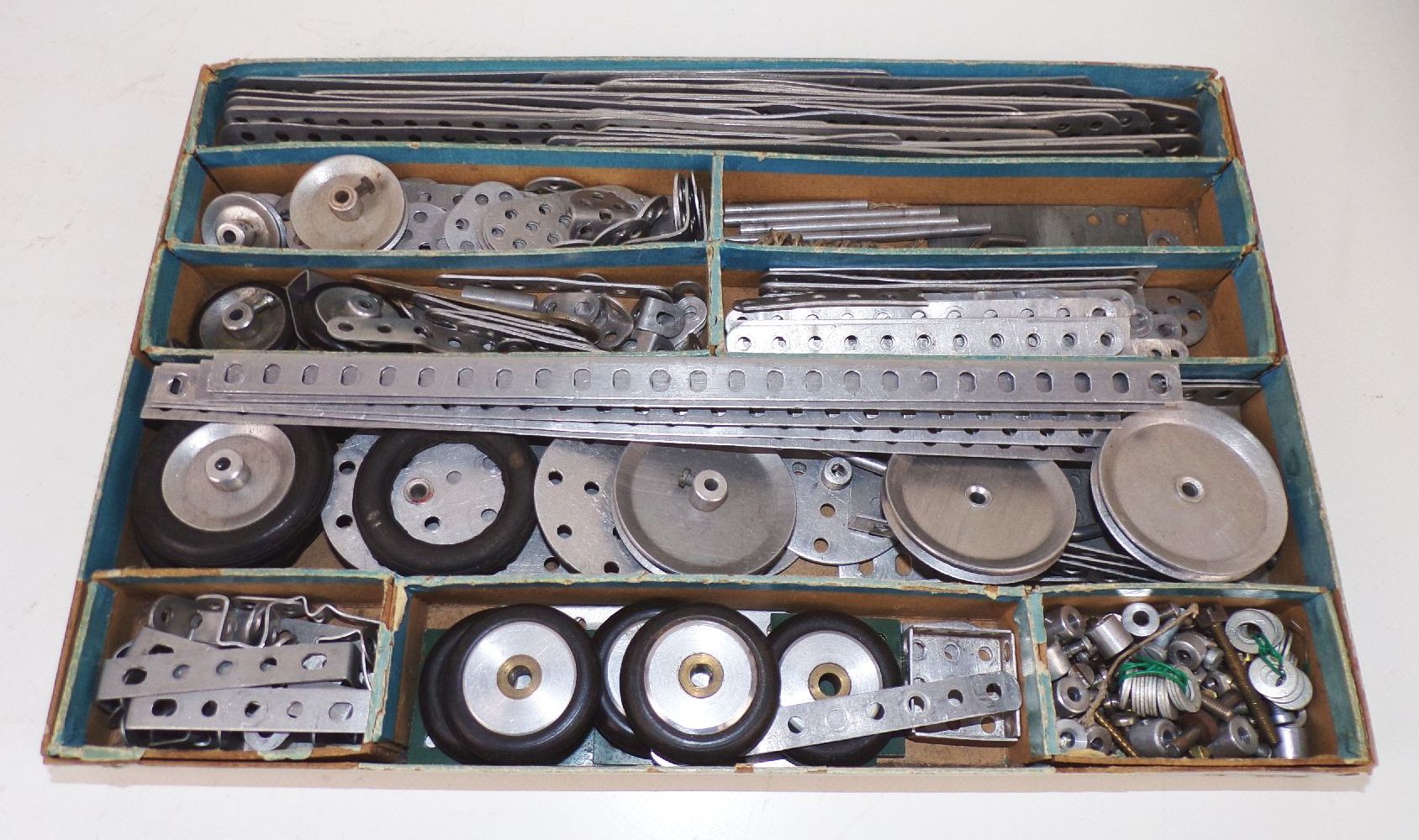 Alter MKA Aluminium Baukasten Metallbaukasten 