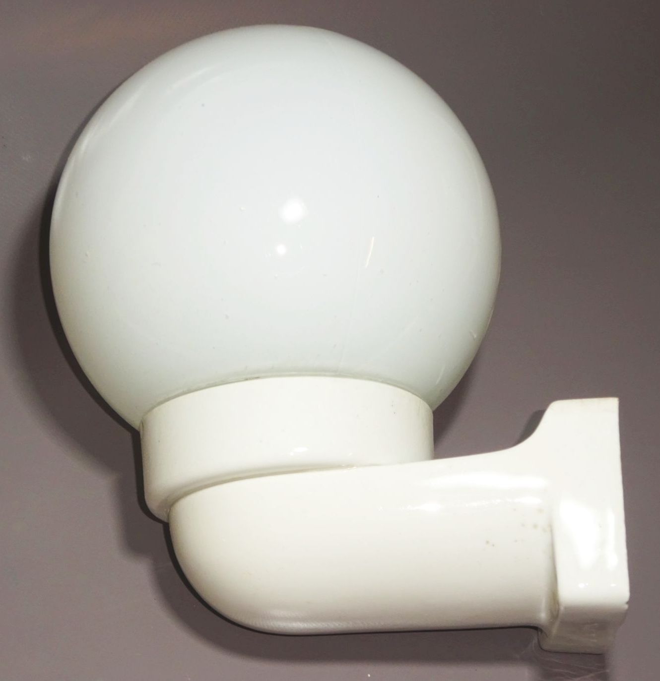 Alte Kugellampe E27 Wandlampe Weiss Porzellan Glas Industriedesign
