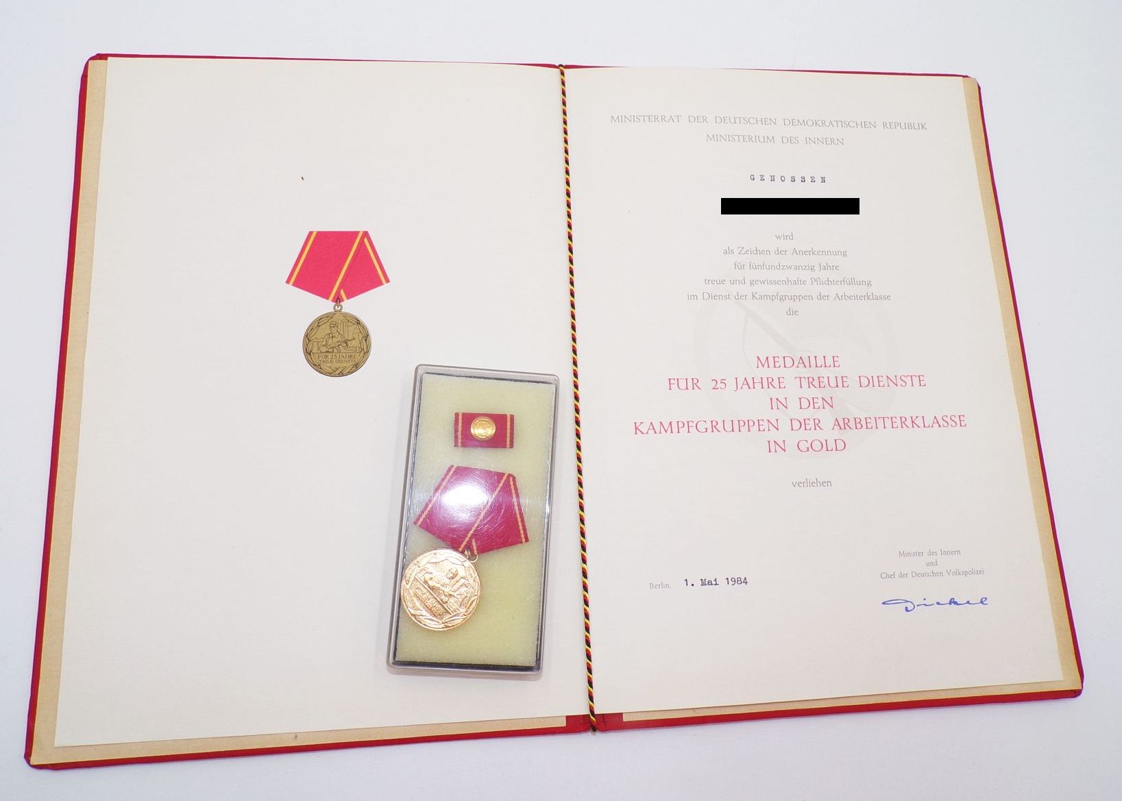 Kampfgruppe Auszeichnungen bronze silber gold Stufe Urkunden DDR