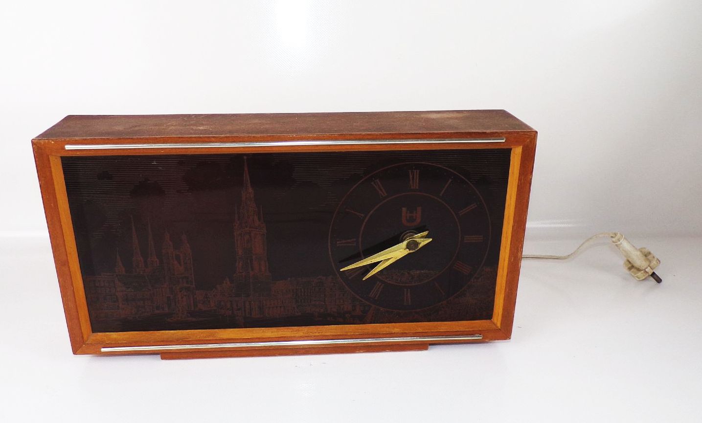 Alte Tischuhr DDR Uhr beleuchtet Vintage Retro Alte Tischuhr DDR Uhr beleuchtet Vintage Retro